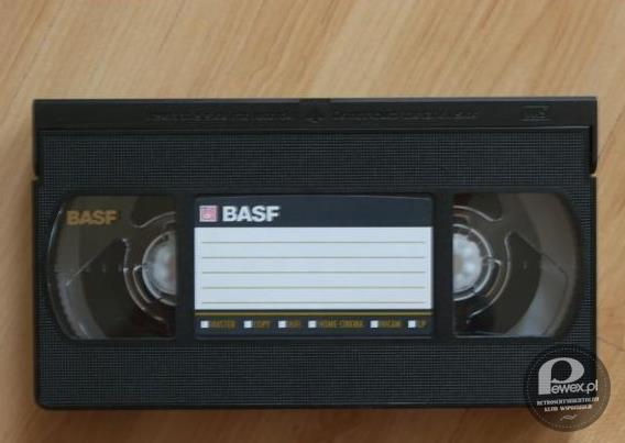 Kaseta VHS – Przyznaj, że do dziś masz na niej nagrane rodzinne imprezy? 