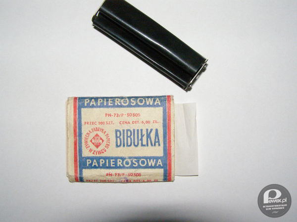 Przybornik palacza – Maszynka, bibułki i tytoń i można było kichać na Monopol Tytoniowy. 