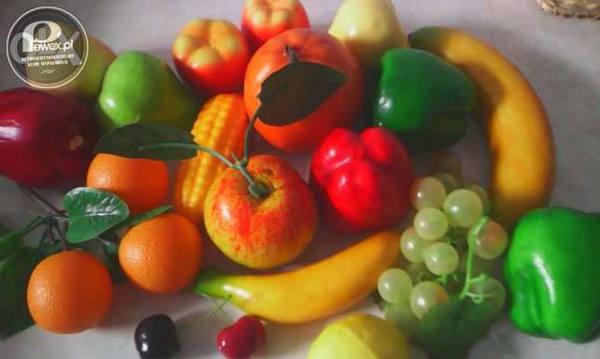 Plastikowe owoce z dzieciństwa – Też się bawiliście, że sprzedajecie na wagę? 