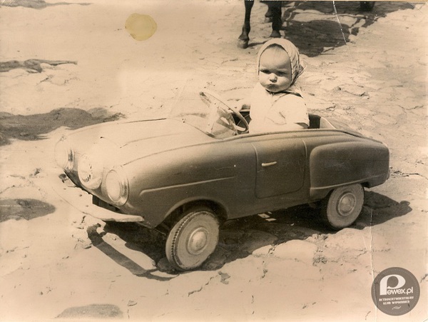 Mój pierwszy samochód – Zdjęcie wykonane w 1965 roku na rynku w Olkuszu 
