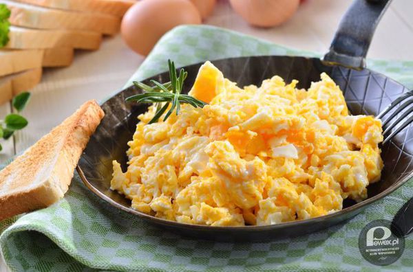 Jajecznica – Tradycyjna polska potrawa śniadaniowa 