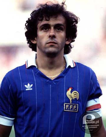 Michel Platini zadebiutował w piłkarskiej reprezentacji Francji, strzelając bramkę w zremisowanym 2:2 meczu z Czechosłowacją –  