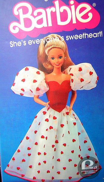 Barbie &quot;Loving You&quot; – Firma Mattel wprowadza do sprzedaży nowy model lalki Barbie o nazwie „Loving You”, który okazał się jednym z najpopularniejszych wcieleń Barbie. Lalka w krótce po premierze dostępna jest w Pewexie, gdzie podbija również serca polskich dziewczynek. 
