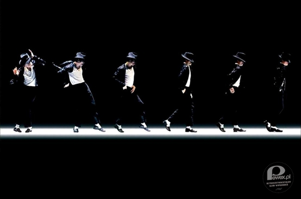 Michael Jackson tańczy Moonwalk – Michael Jackson po raz pierwszy tańczy Moonwalk do piosenki Billie Jean podczas uroczystości Motown 25: Yesterday, Today, and Forever. Po tym wydarzeniu cały Świat chciał tańczyć jak Michael. ;-) 