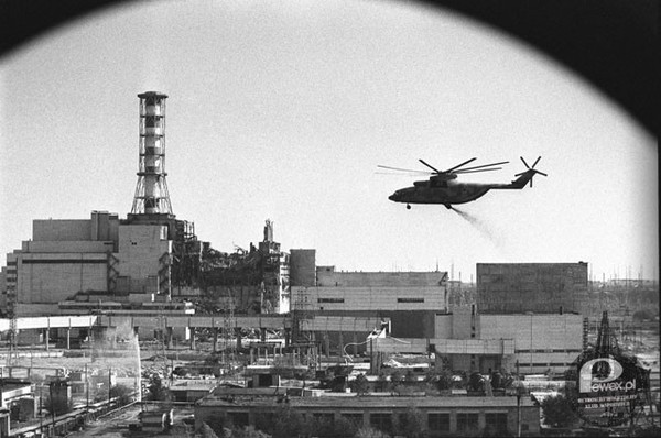 Katastrofa w Czarbobylu – 26 kwietnia doszło do wybuchu elektrowni w Czarnobylu na Ukrainie. W wyniku katastrofy skażeniu promieniotwórczemu uległ obszar od 125 000 do 146 000 km2 terenu na pograniczu Białorusi, Ukrainy i Rosji, a wyemitowana z uszkodzonego reaktora chmura radioaktywna rozprzestrzeniła się po całej Europie. W efekcie skażenia ewakuowano i przesiedlono ponad 350 000 osób. 