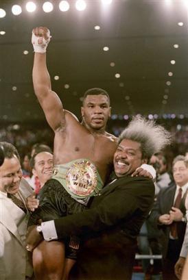 Mike Tyson najmłodszym Mistrzem Świata – 22 listopada Amerykanin Mike Tyson, w wieku 20 lat, został najmłodszym w historii bokserskim Mistrzem Świata organizacji WBC w kategorii ciężkiej. 