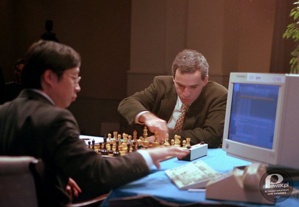 Deep Blue vs Garri Kasparow – 10 lutego, komputer Deep Blue wygrał pierwszą partię w szachowym pojedynku z mistrzem świata Garrim Kasparowem. 