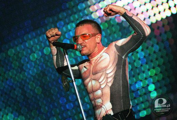 U2 pierwszy raz w Polsce – 12 sierpnia na warszawskim Służewcu, podczas trasy &quot;PopMart&quot;, po raz pierwszy wystąpiła w Polsce grupa U2. 