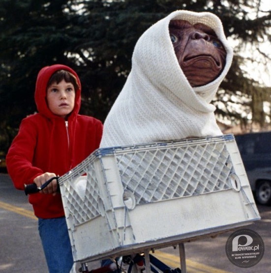 E.T. – Wielu podczas tego filmu po raz pierwszy się popłakało. 