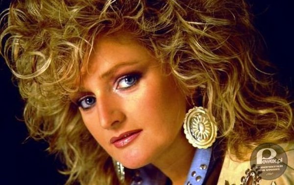 Bonnie Tyler – W latach 80. jej fryzura była inspiracją dla wielu kobiet. 
