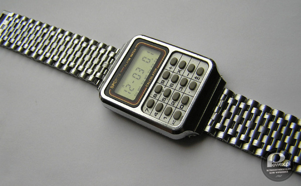 Zegarek z kalkulatorem i melodyjkami – Kolejny bajer z lat 80 i obiekt marzeń lat młodzieńczych. 