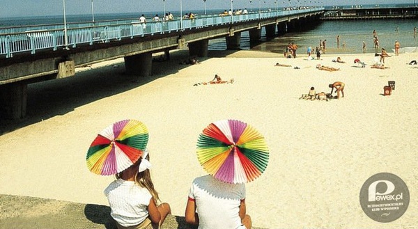 Wczasy w Kołobrzegu – Pamiętacie kolorowe parasolki? 