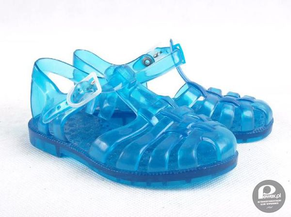 Gumowe kolorowe sandałki – Niezbędne w garderobie każdej małej damy 