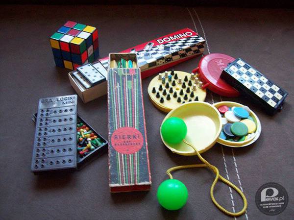 Obywatelu, która z gier była Waszą ulubioną? – Domino, Kostka Rubika, Bierki, Domino, Warcaby, Pchełki? 