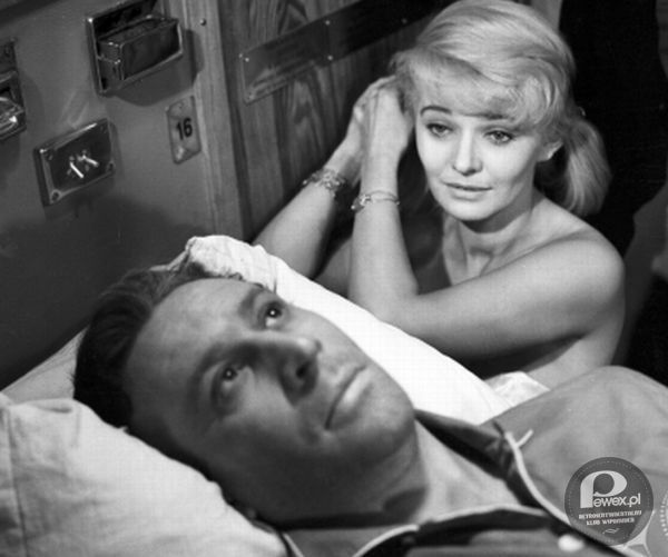 “Nikt nie chce kochać, wszyscy chcą być kochani” – mówi Marta (Lucyna Winnicka) do Jerzego (Leon Niemczyk) w filmie “Pociąg” (1959) Jerzego Kawalerowicza. 