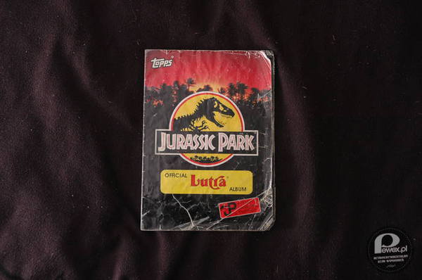 Album na naklejki Jurassic Park – podstawa codziennego zaopatrzenia w sklepiku szkolnym - naklejki z Jurassic Park! 