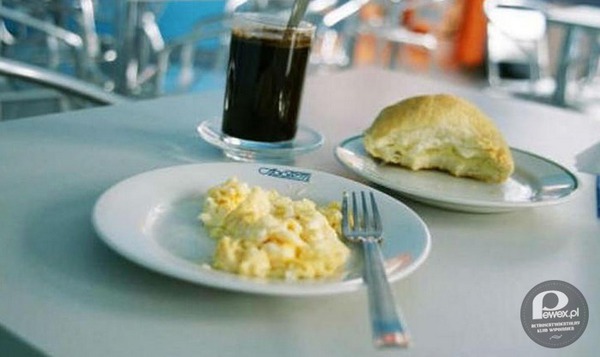 Klasyczne śniadanie – Jajeczniczka na masełku i kawusia &quot;po polsku&quot;

autor: Kuba Łagoda 