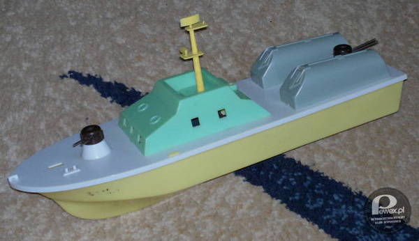 Mój pierwszy statek zabawka – Do dziś pamiętam, jak stałem po niego z tatą w kolejce 