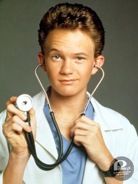 &quot;Doogie Howser, lekarz medycyny&quot; (1989-1993) – Amerykański serial telewizyjny, w którym Neil Patrick Harris zagrał rolę nastoletniego doktora medycyny. Emitowany po raz pierwszy na przełomie lat 80. i 90. 