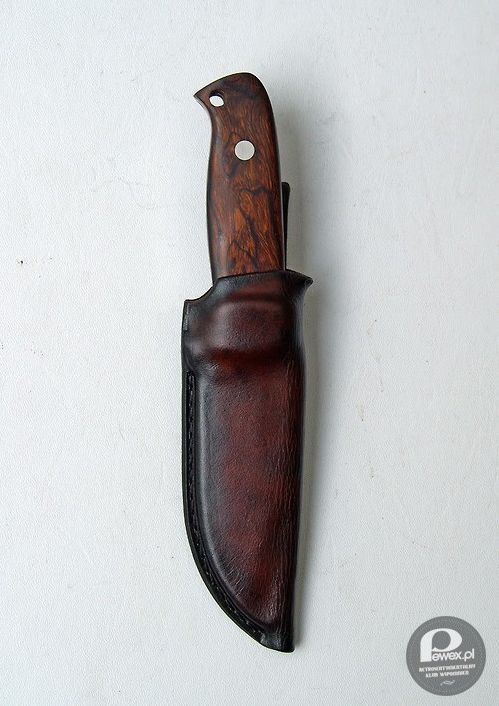 Finka – Finka, nóż fiński - nóż używany zwykle przez harcerzy i turystów. Ma ostrze długości około 12 cm, rączkę najczęściej z tworzywa sztucznego i skórzaną pochewkę. Zwykle posiada jelec. 