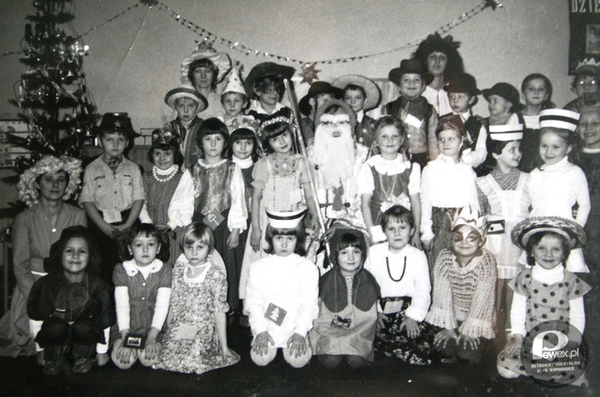 Mikołajkowy bal przebierańców w przedszkolu, 1982 r. –  