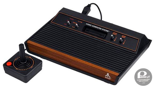 Atari 2600 – Konsola gier wideo produkowana od roku 1977 r. Była jedną z pierwszych konsoli, które używały wymiennych modułów z grami tzw. kartridży, zamiast wbudowania na stałe jednej lub więcej gier.
Marzenie z dzieciństwa. 