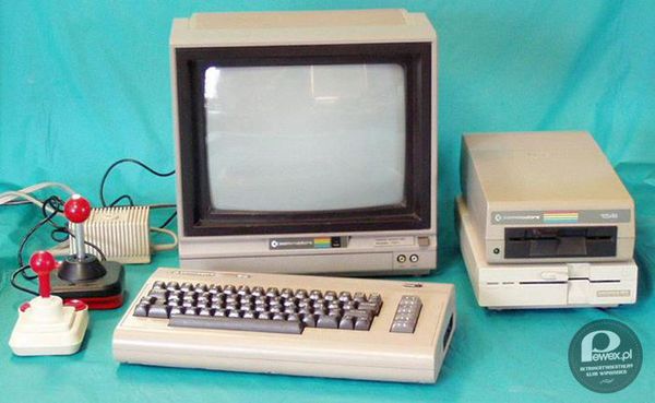 Commodore 64 – To był dopiero cud techniki. Można było wykonać wiele pożytecznych czynności zanim się gra wgrała. Posprzątać, odwiedzić znajomych. Nie to, co teraz. 
