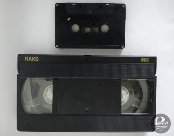 Kasety magnetofonowe VHS – Wielokrotnie przerabiane,&quot;ratowane&quot; taśmą klejącą,gdy się porwały i zwijane ołówkiem- takie to były czasy, kiedy produkty były rynkowo limitowane. 