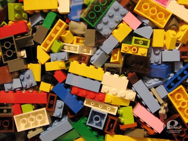 Klocki Lego – Co to za dzieciństwo bez klocków LEGO? Z tego się niestety nie wyrasta. 