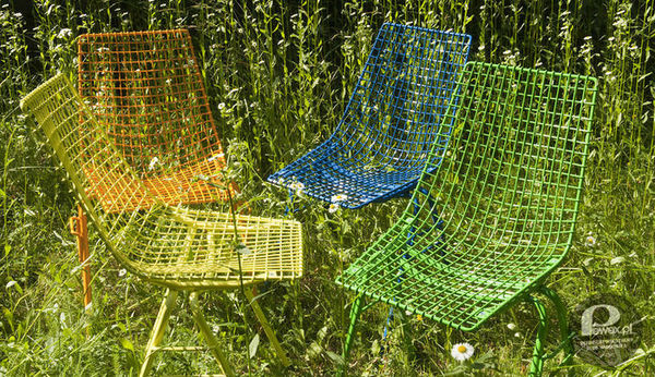 Siatkowe krzesła – Niegdyś widziane w kawiarniach, kuflotekach, dzisiaj dostępne w sklepach z drogimi, designerskimi meblami. 