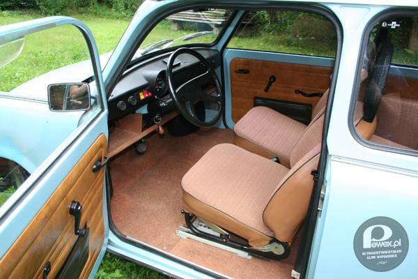 Trabant 601 – Najbardziej popularna wersja Trabanta produkowana była przez 26 lat. Nowy model posiadał zmienione całkowicie nadwozie, które bardziej kwadratowe nawiązywało do stylistyki aut zachodnich. Początkowo produkowano go z silnikiem o pojemności 594 cm³ i mocy 23 KM. Z biegiem czasu silnik wzmocniono do mocy 26 KM. Produkowany był jedynie z nadwoziem limuzyna (wersja „Universal”, tj. kombi była wówczas dostępna jedynie w modelu P600). W 1965 roku wprowadzono 601 kombi, dzięki czemu pojemność bagażnika wzrosła do 1400 litrów. 