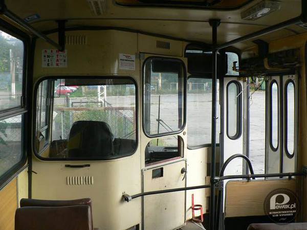 Ikarus szoferka lata 80. – Przedsiębiorstwo specjalizujące się w produkcji autobusów. Jego główna siedziba mieściła się w Budapeszcie na Węgrzech. Autobusy produkowano w Székesfehérvár. Ikarus należał do 2006 roku do koncernu Irisbus. 