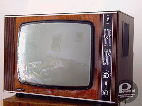 Telewizor z epoki – Kiedyś to robili telewizory. A nie to co dzisiaj, płaskie prawie nic! 