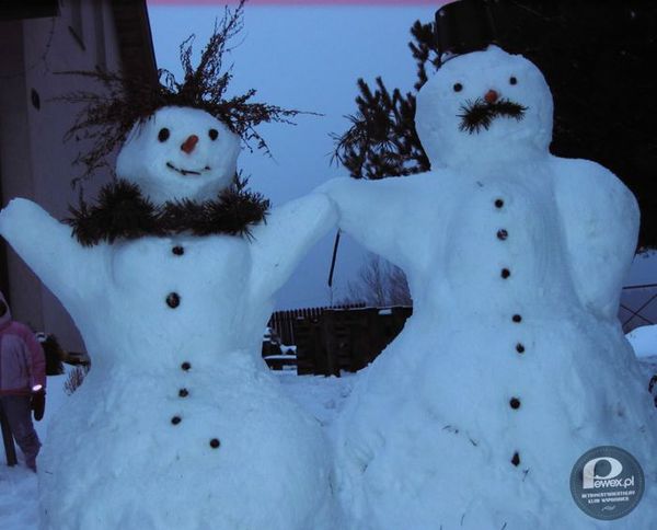 Śnieżny bałwan – jedna z najfajniejszych zimowych zabaw w dzieciństwie 