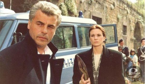 Ośmiornica – włoski serial kryminalny z 1984 roku, w reżyserii Damiano Damianiego, dotyczący problemów związanych z mafią. W Polsce emitowany w czwartkowe poranki w 1987 roku.
 Głównym bohaterem serialu jest komisarz Corrado Cattani, który wraz z żoną i dwunastoletnią córką przenosi się z Mediolanu do Trapani na Sycylii, aby zastąpić zamordowanego szefa wydziału kryminalnego tamtejszej policji. 