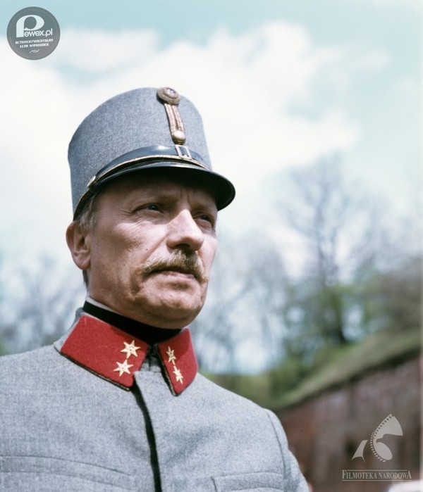 Oberleutnant Franz von Nogay – czyli Wojciech Pokora w roli jednej z głównych postaci z komedii w reżyserii Janusza Majewskiego - C.K. Dezerterzy 